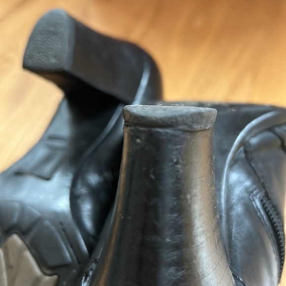 Born black leather ankle booties 3” heel size 7.5 EUC very comfortable - Picture 6 of 13